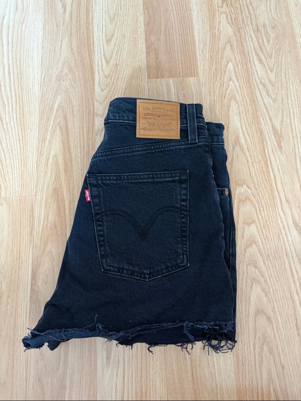 Levi Ribcage Shorts - Picture 3 of 3